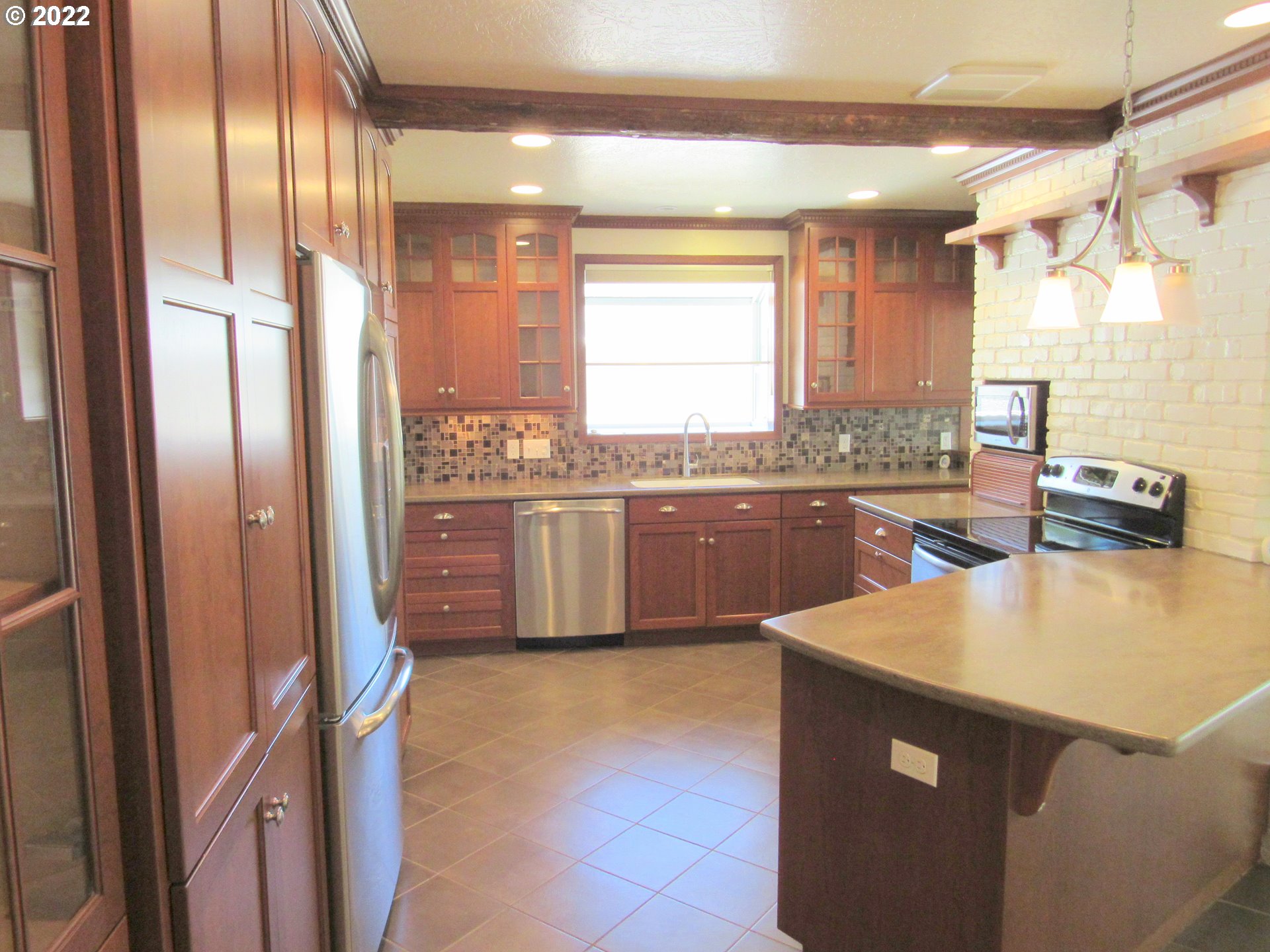 69 Pacific Place Longview, WA 98632 - Photo 9 of 32 a kitchen with stainless steel appliances a sink and a refrigerator
