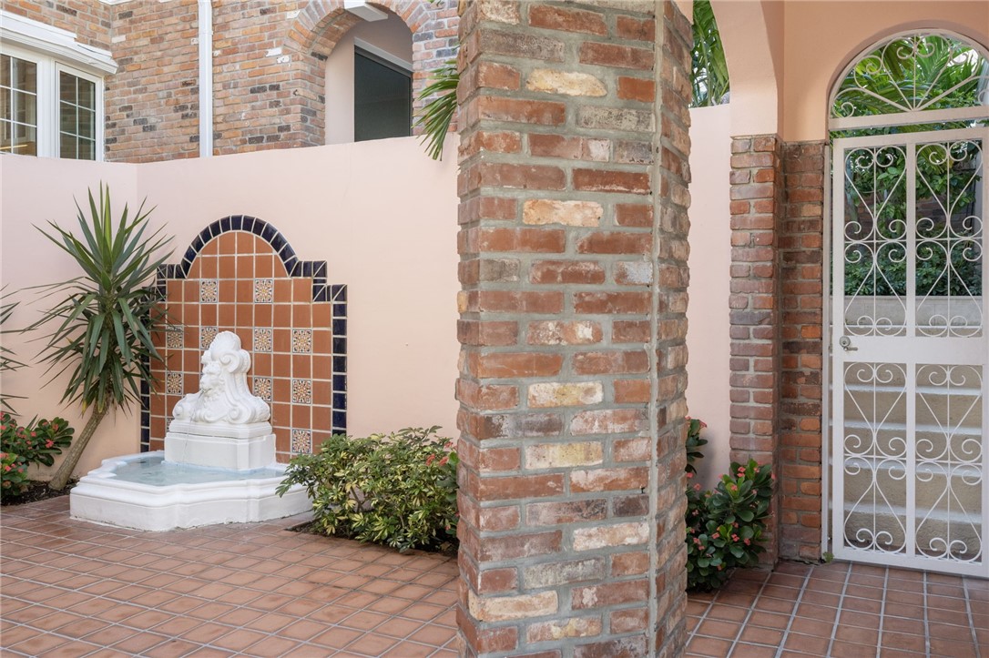 1050 Reef Road, Unit 102 Vero Beach, FL 32963 - Photo 2 of 36 a front view of a house