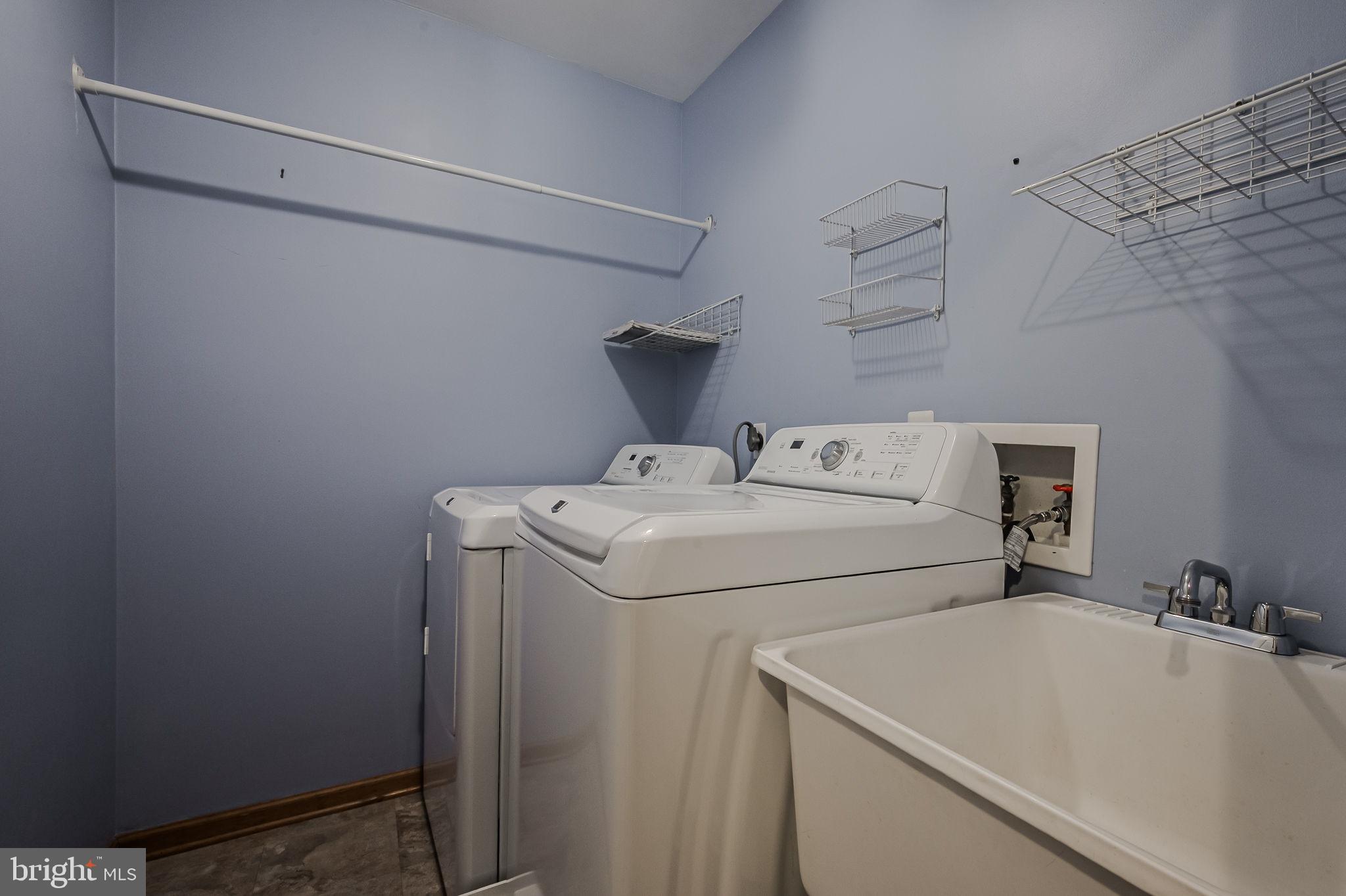 108 Michaels Lane Newark, DE 19713 - Photo 41 of 53 a utility room with dryer and washer