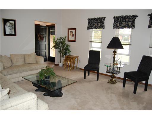 2460 Saunders Station Road Monroeville, PA 15146 - Photo 4 of 18 Living Room.