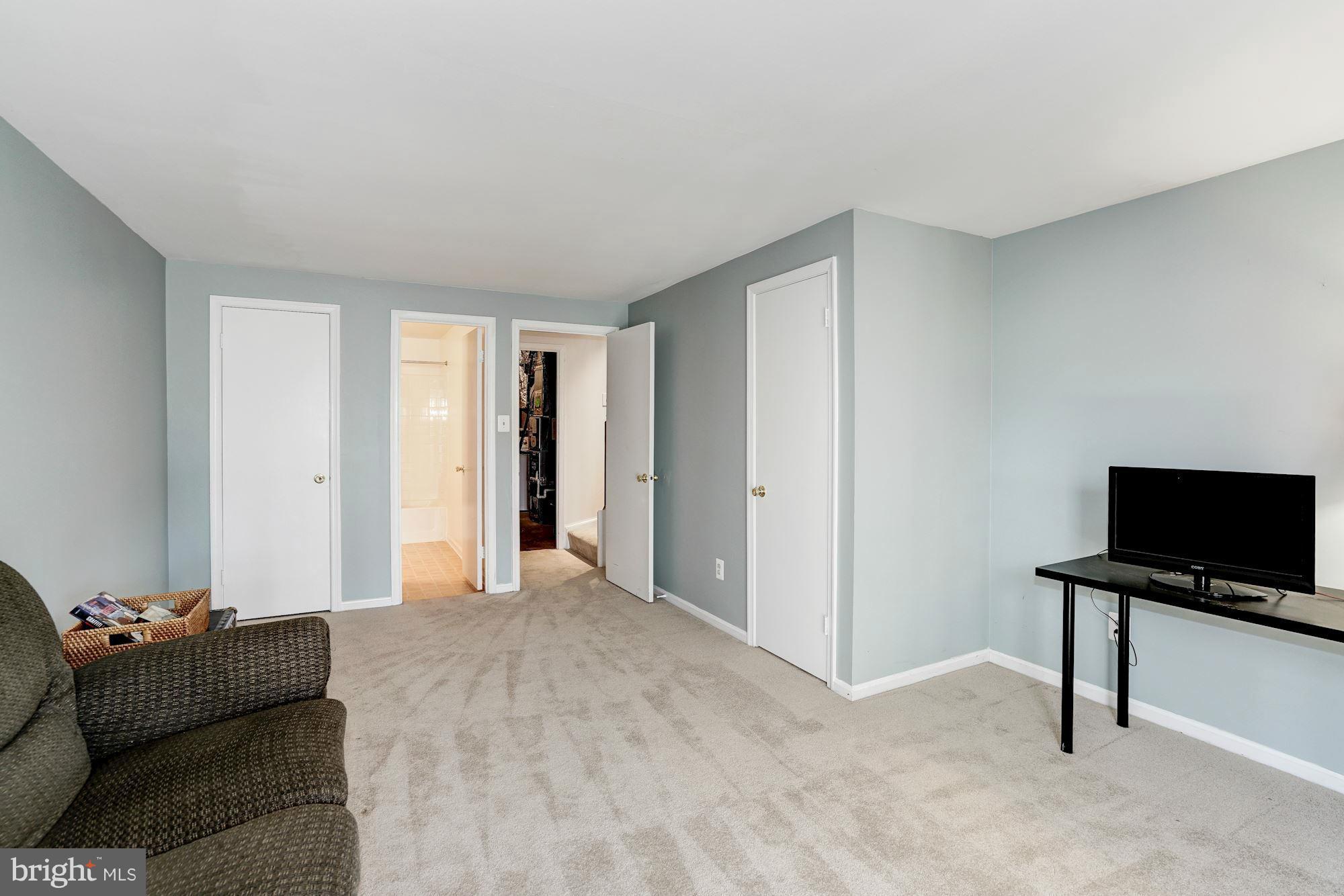 11941 Hollowwind Court Reston, VA 20194 - Photo 22 of 30 Family Room