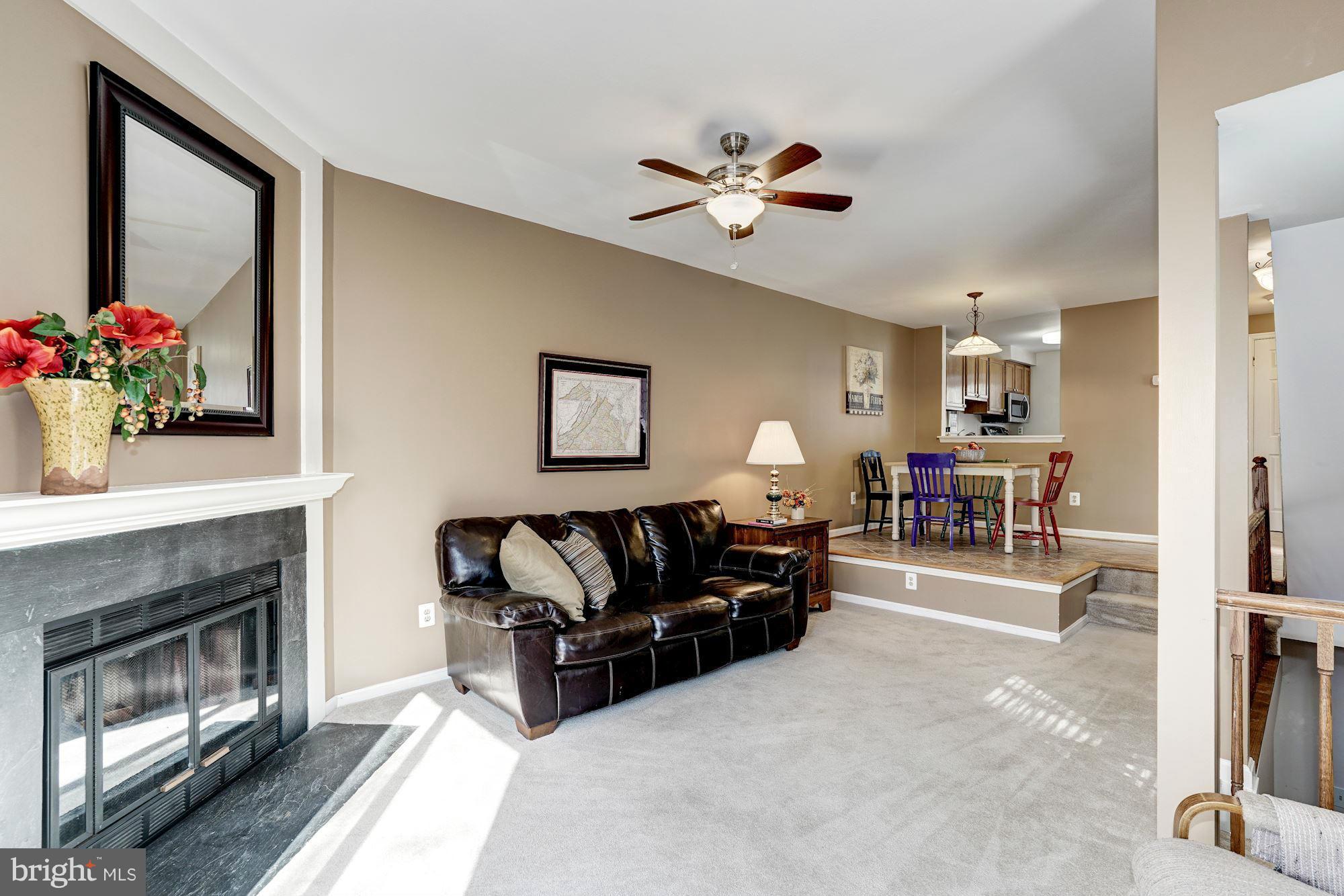 11941 Hollowwind Court Reston, VA 20194 - Photo 7 of 30 Living Room