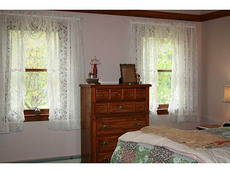 142 Vander Road Wexford, PA 15090 - Photo 22 of 24 Master Bedroom. 20 x 13 Master bedroom suite with sitting/tv/desk area will easily fit a king sized bed. 3 windows make it light and airy. Huge walk in closet.