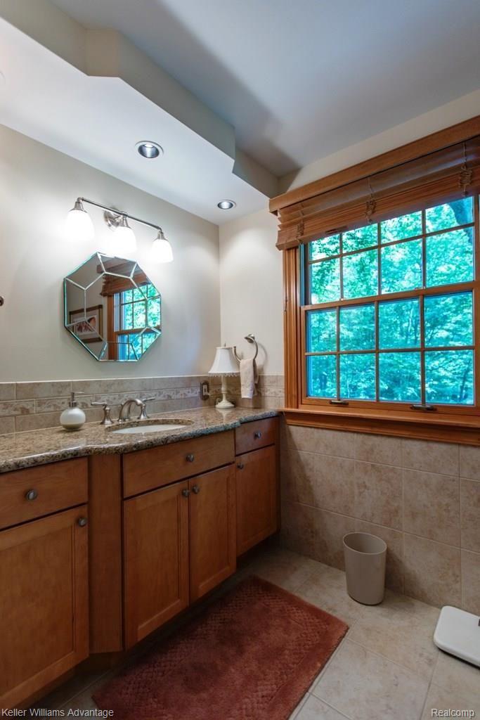 34411 Quaker Valley Road Farmington, MI 48331 - Photo 29 of 38 010A0453.jpg