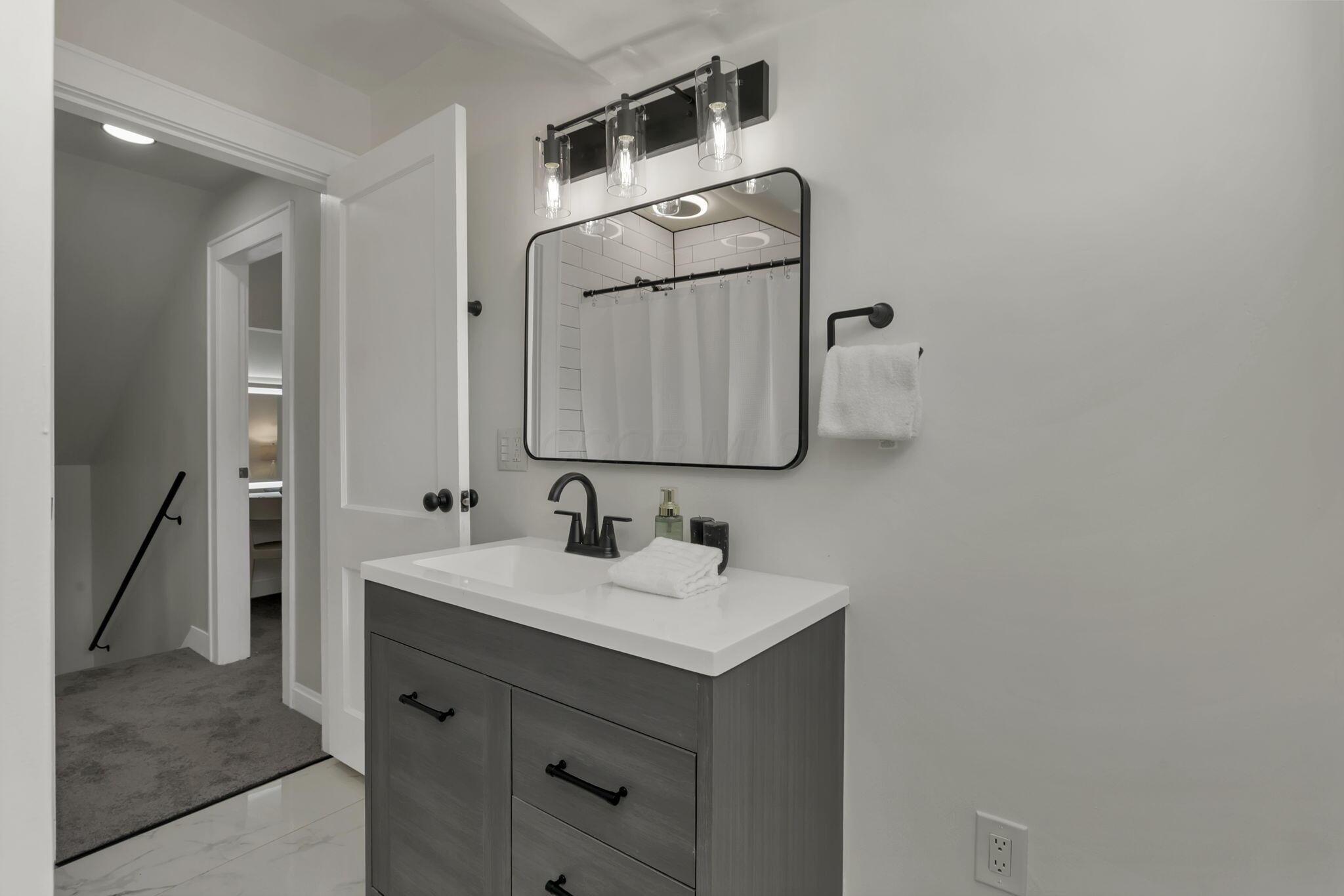 800 South Yearling Road Columbus, OH 43213 - Photo 33 of 57 New vanity, mirror, fixtures and lighting in the bathroom.