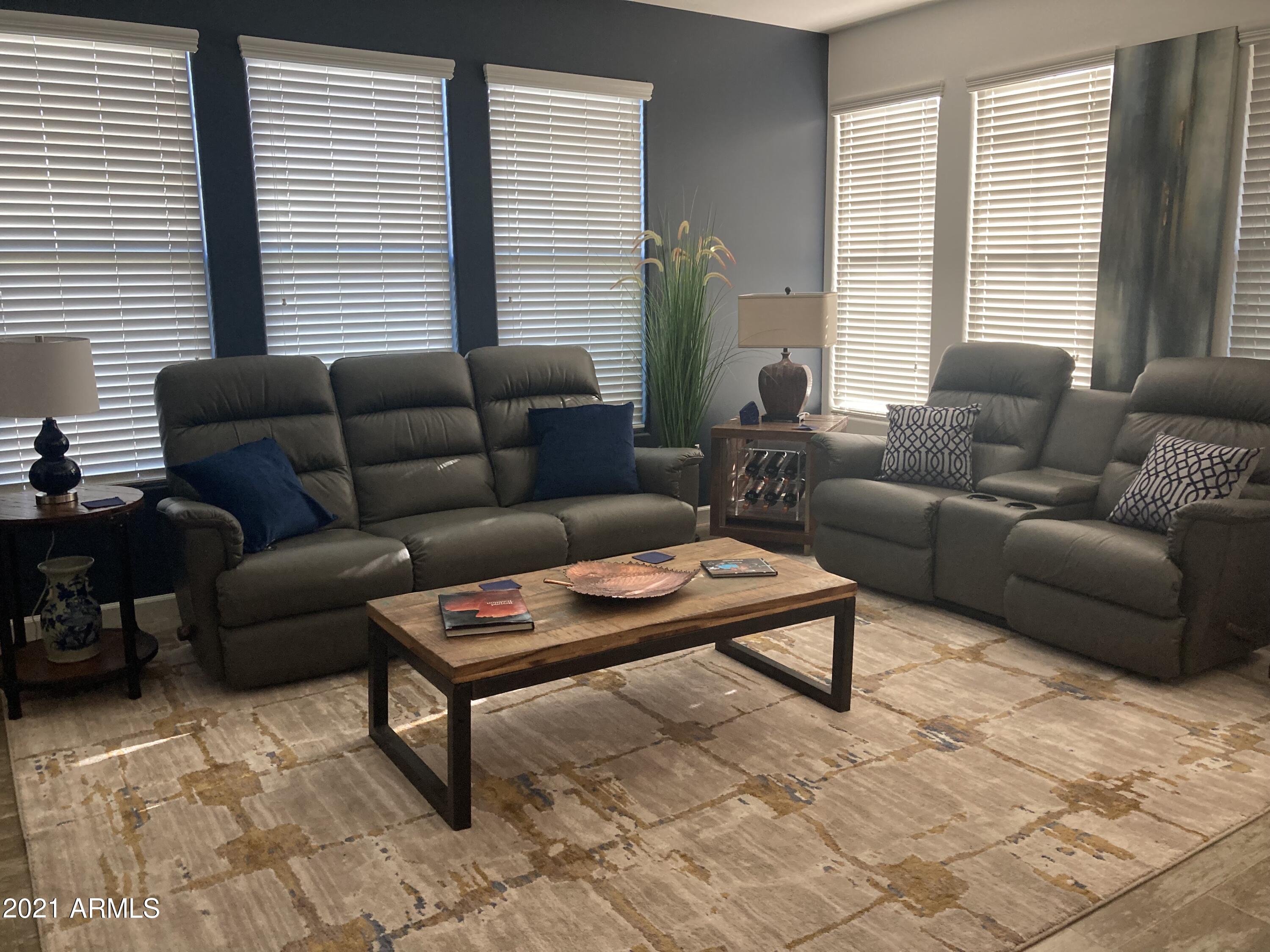 7291 North Scottsdale Road, Unit 1004 Paradise Valley, AZ 85253 - Photo 4 of 28 Inviting livingroom