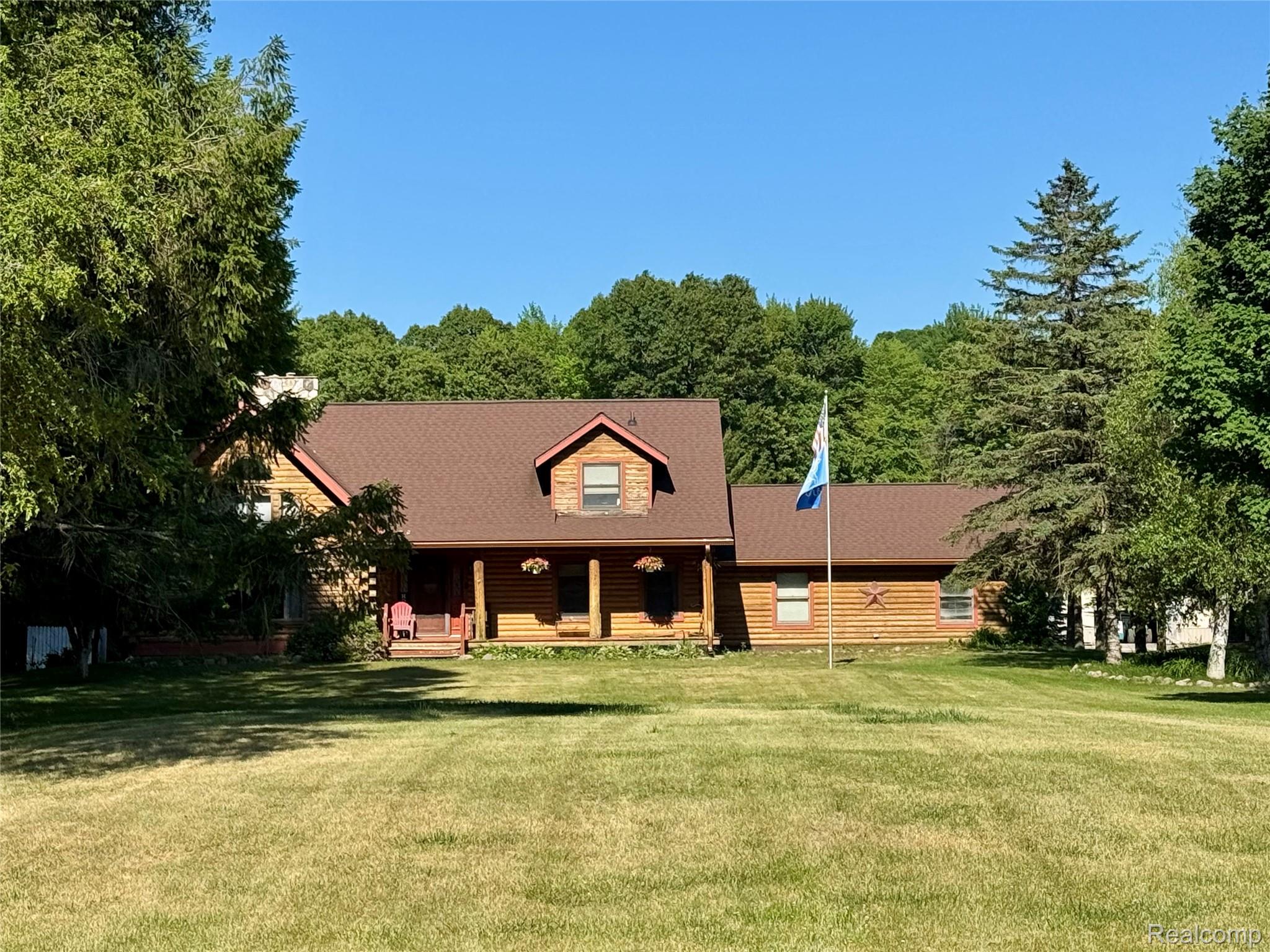 16501 Hannan Road Romulus, MI 48174 - Photo 1 of 20 Log cabin style residence featuring a prominent front porch with wood columns
