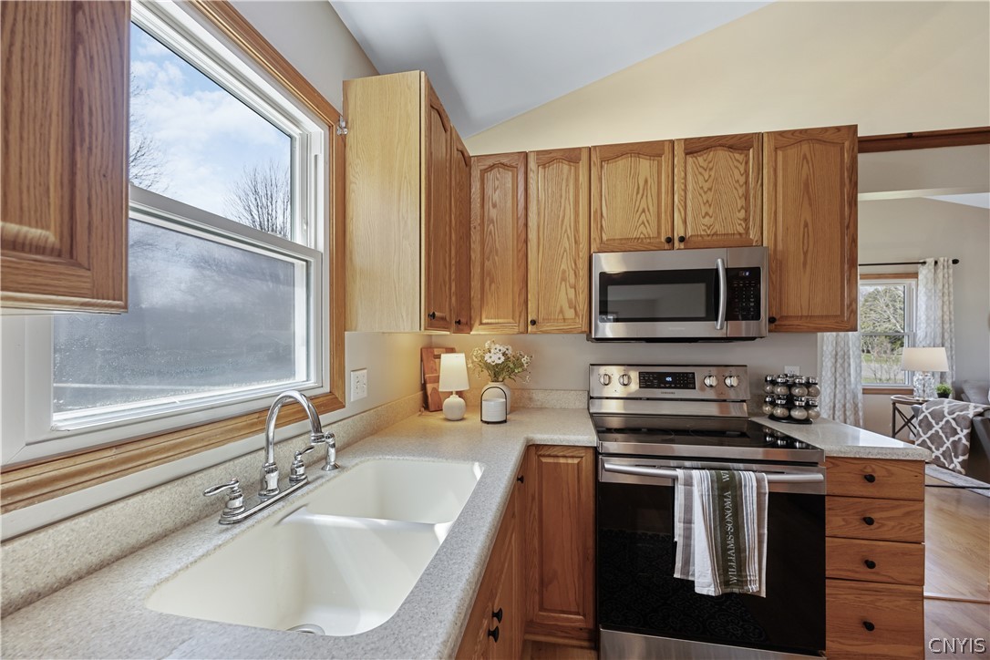 5182 Novara Lane Clay, NY 13041 - Photo 14 of 34