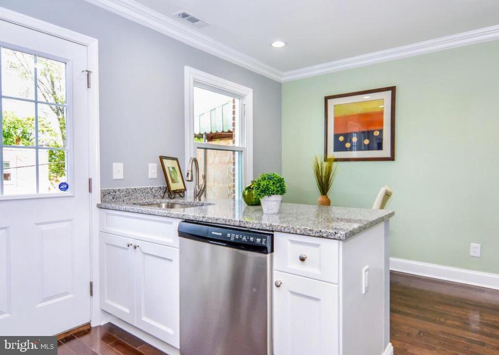 2323 Pomeroy Road Southeast Washington, DC 20020 - Photo 11 of 29