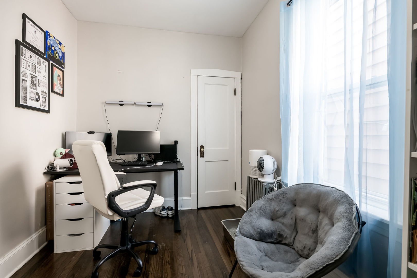 4554 South Washtenaw Avenue Chicago, IL 60632 - Photo 23 of 40 a workspace with furniture and a window