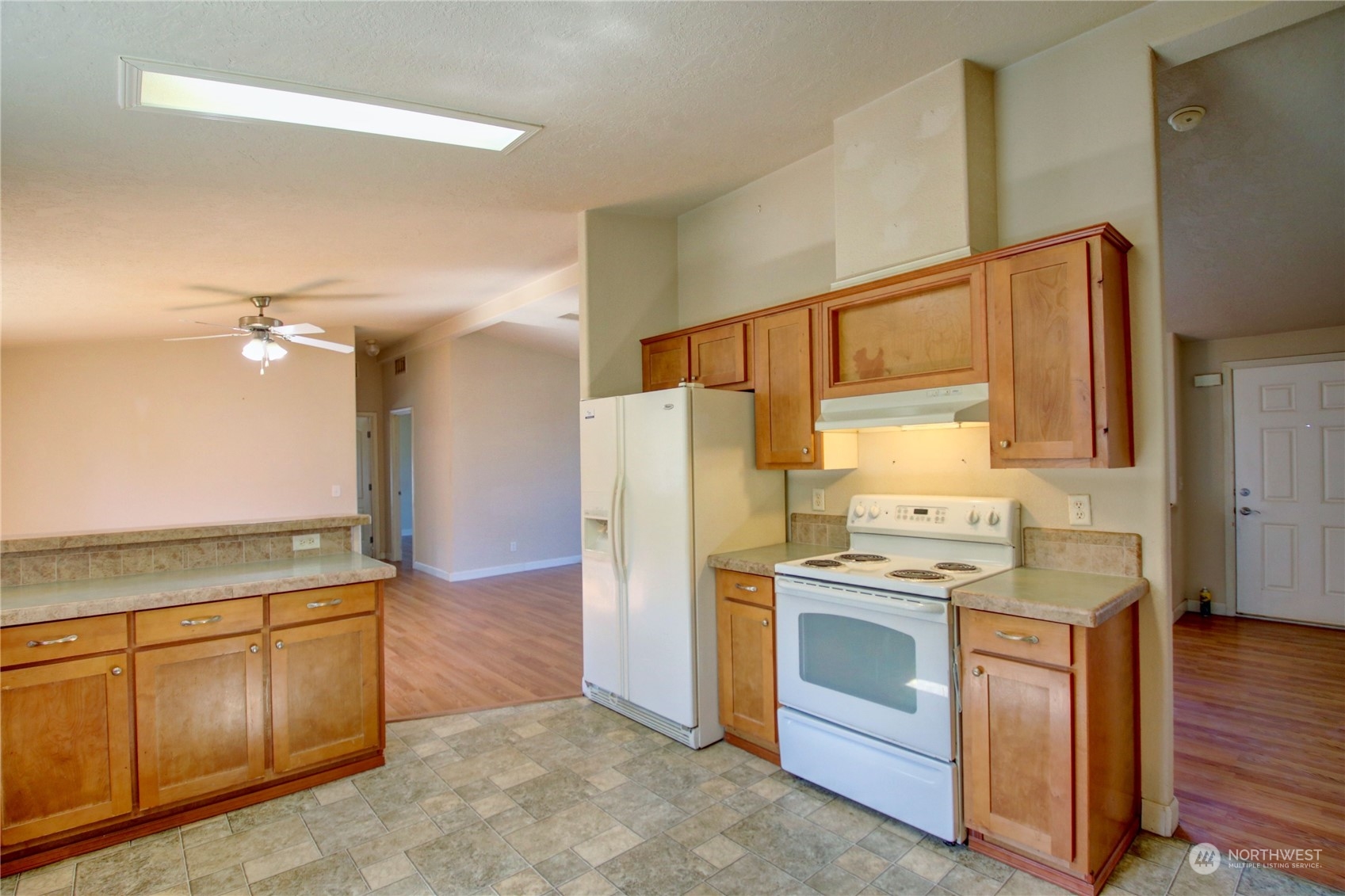 18328 State Rte 20 Burlington, WA 98233 - Photo 22 of 39 a kitchen with a stove refrigerator and cabinets