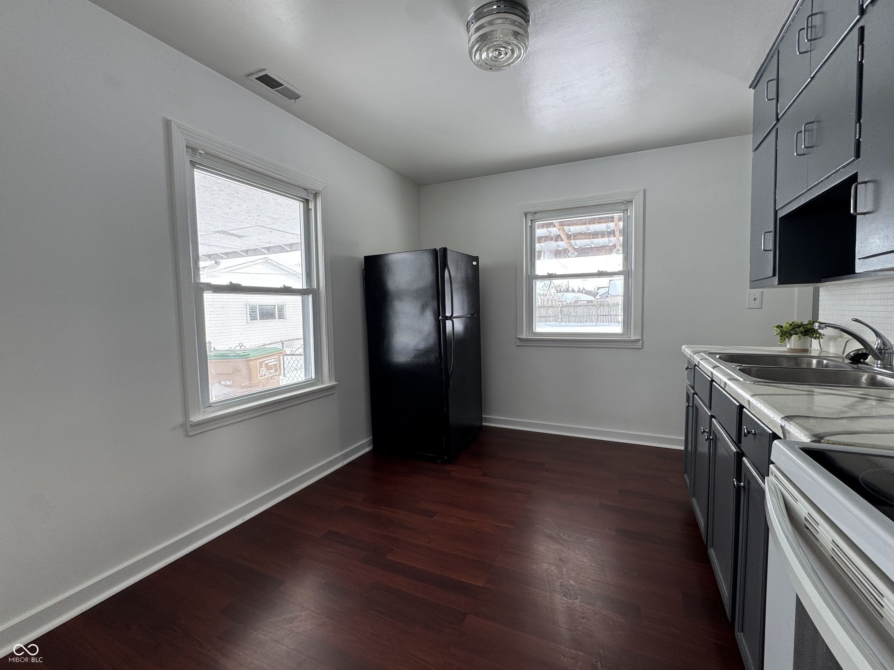 2911 14th Street Columbus, IN 47201 - Photo 15 of 23