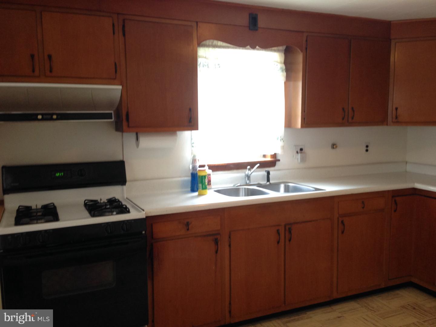 942 Thornton Road Boothwyn, PA 19061 - Photo 4 of 25 Gallery Image 4