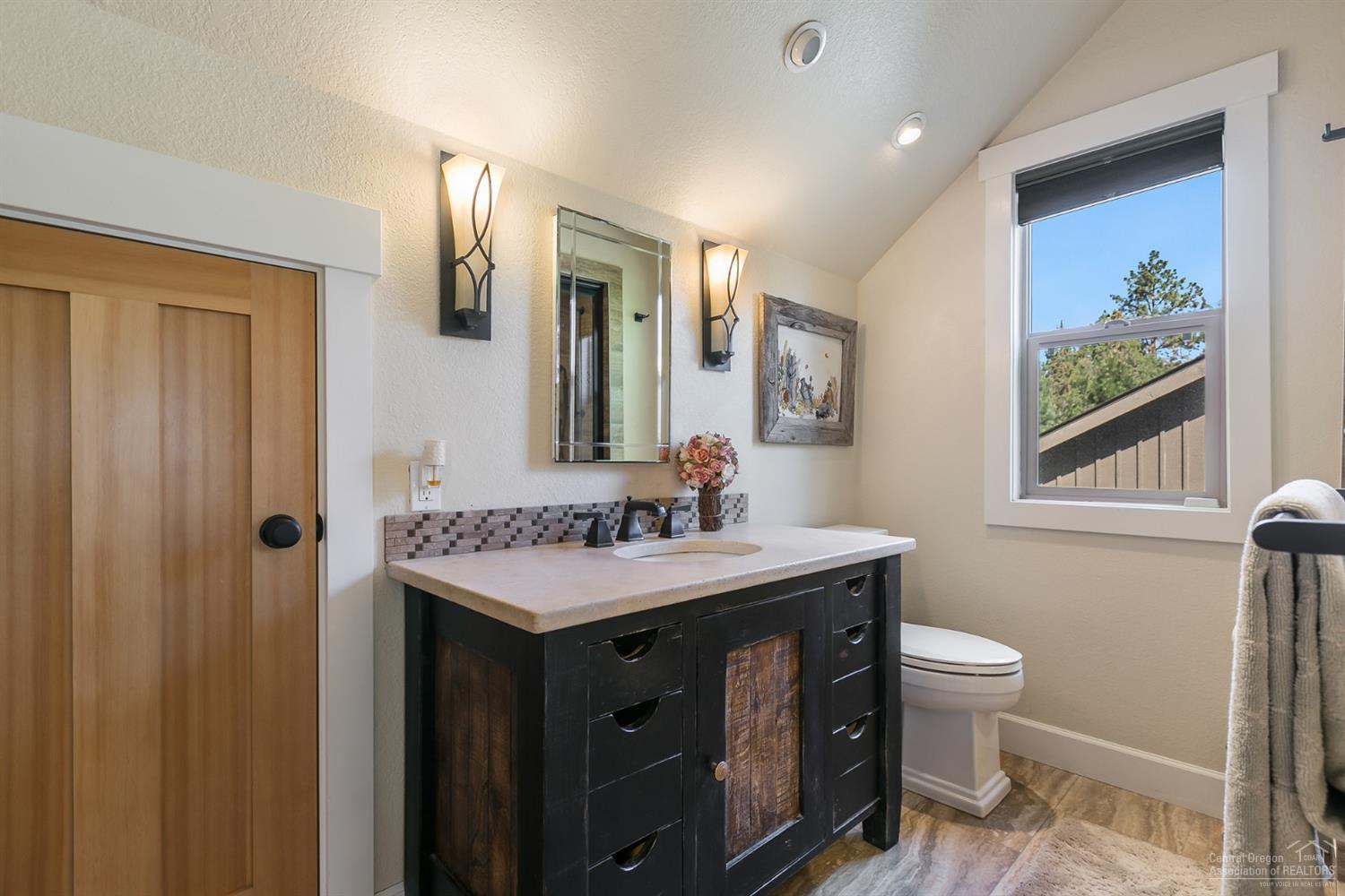 4071 Northwest Lower Village Road Bend, OR 97703 - Photo 14 of 25 Gallery Image 14