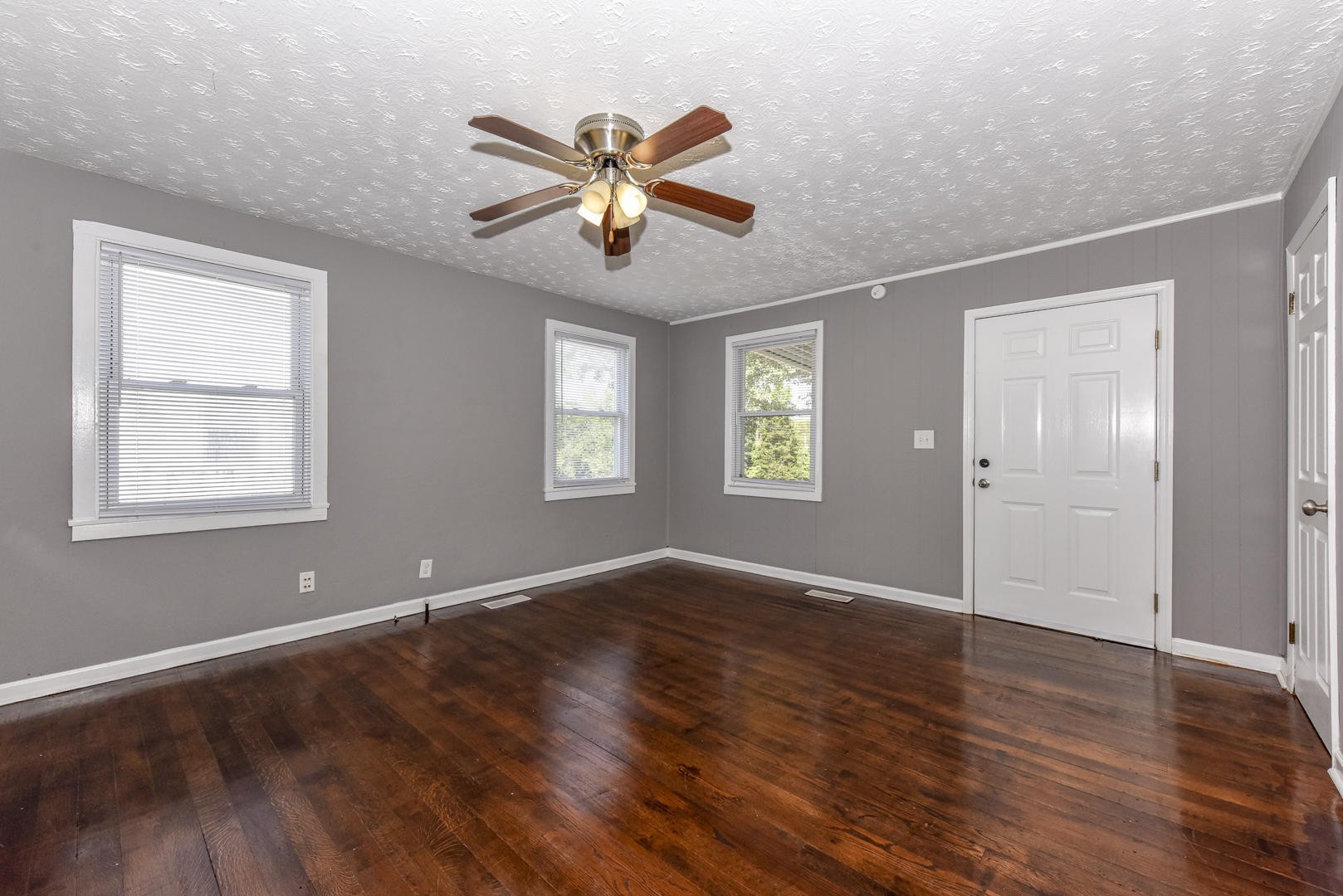 644 East Lincoln Road Alcoa, TN 37701 - Photo 5 of 29 Gallery Image 5