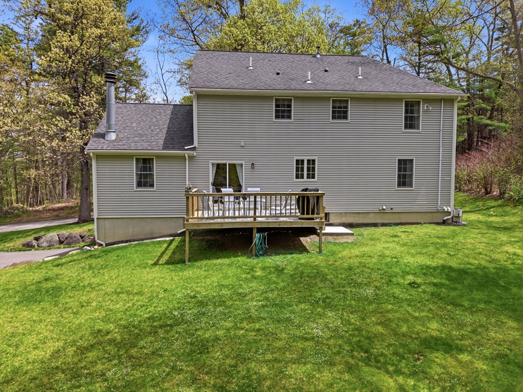65 Locust Street Middleton, MA 01949 - Photo 4 of 37