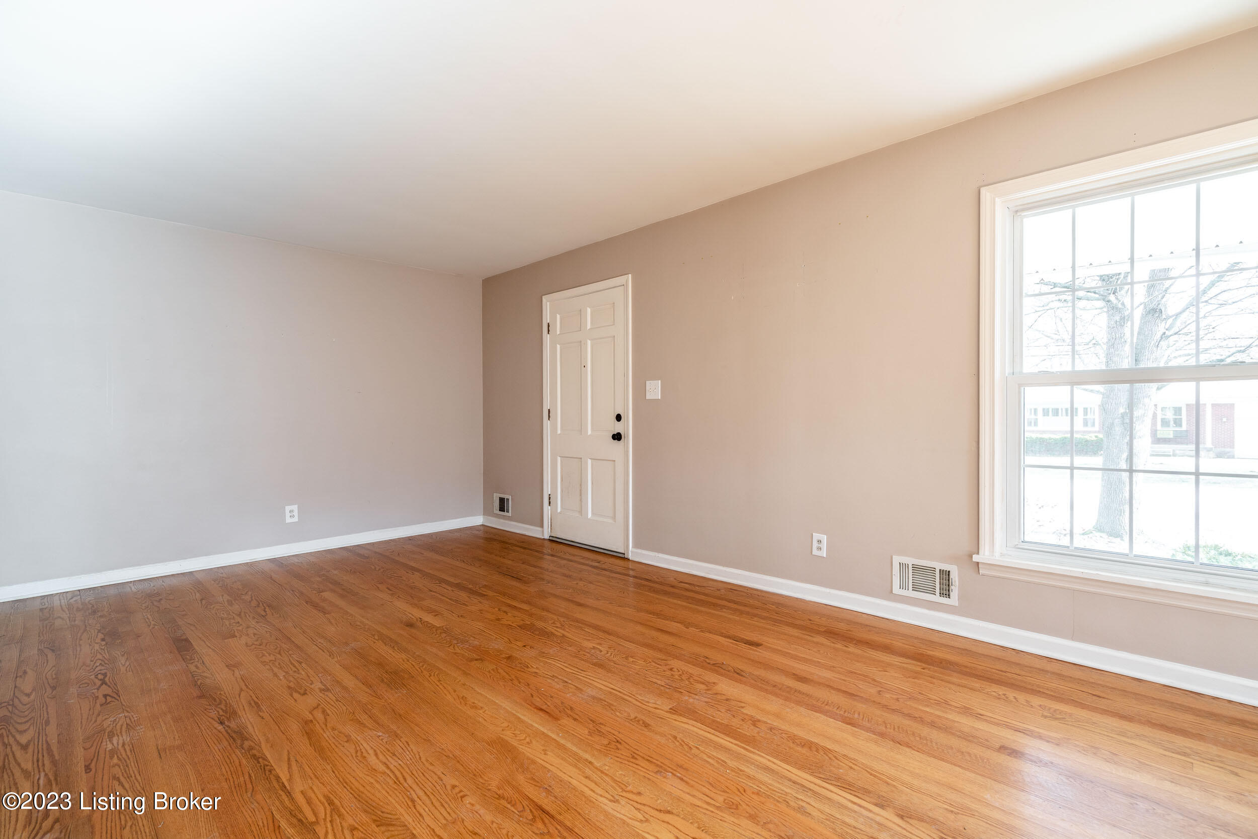 3102 Marlin Road Louisville, KY 40220 - Photo 6 of 39 3102 Marlin Rd-016