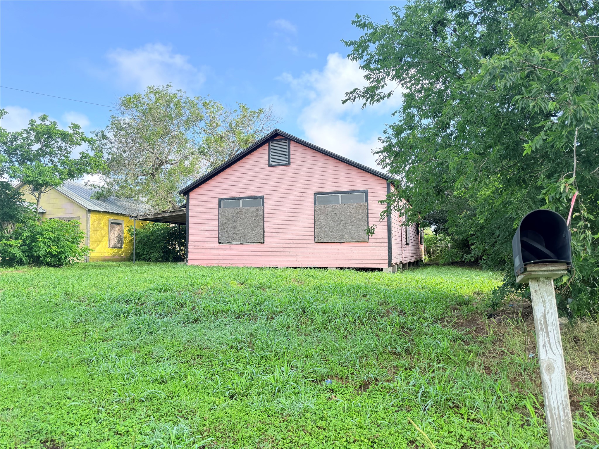 403 East Ward Street Refugio, TX 78377 - Photo 3 of 16
