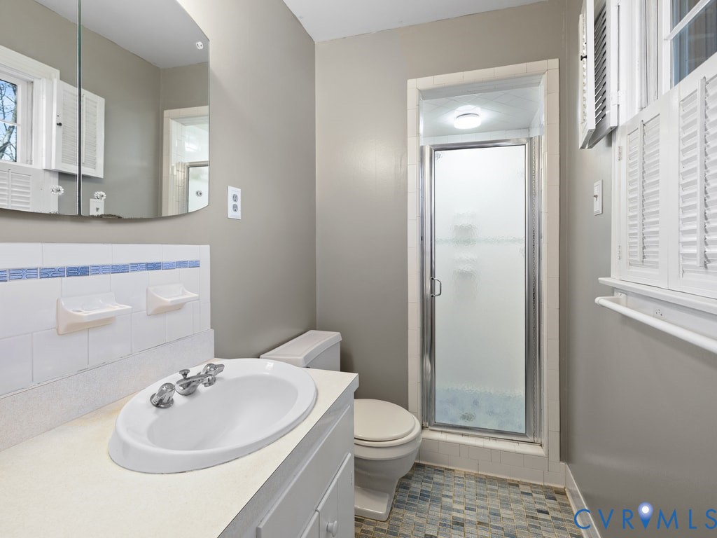 222 Homestead Drive Colonial Heights, VA 23834 - Photo 22 of 35 a bathroom with a sink a toilet and shower