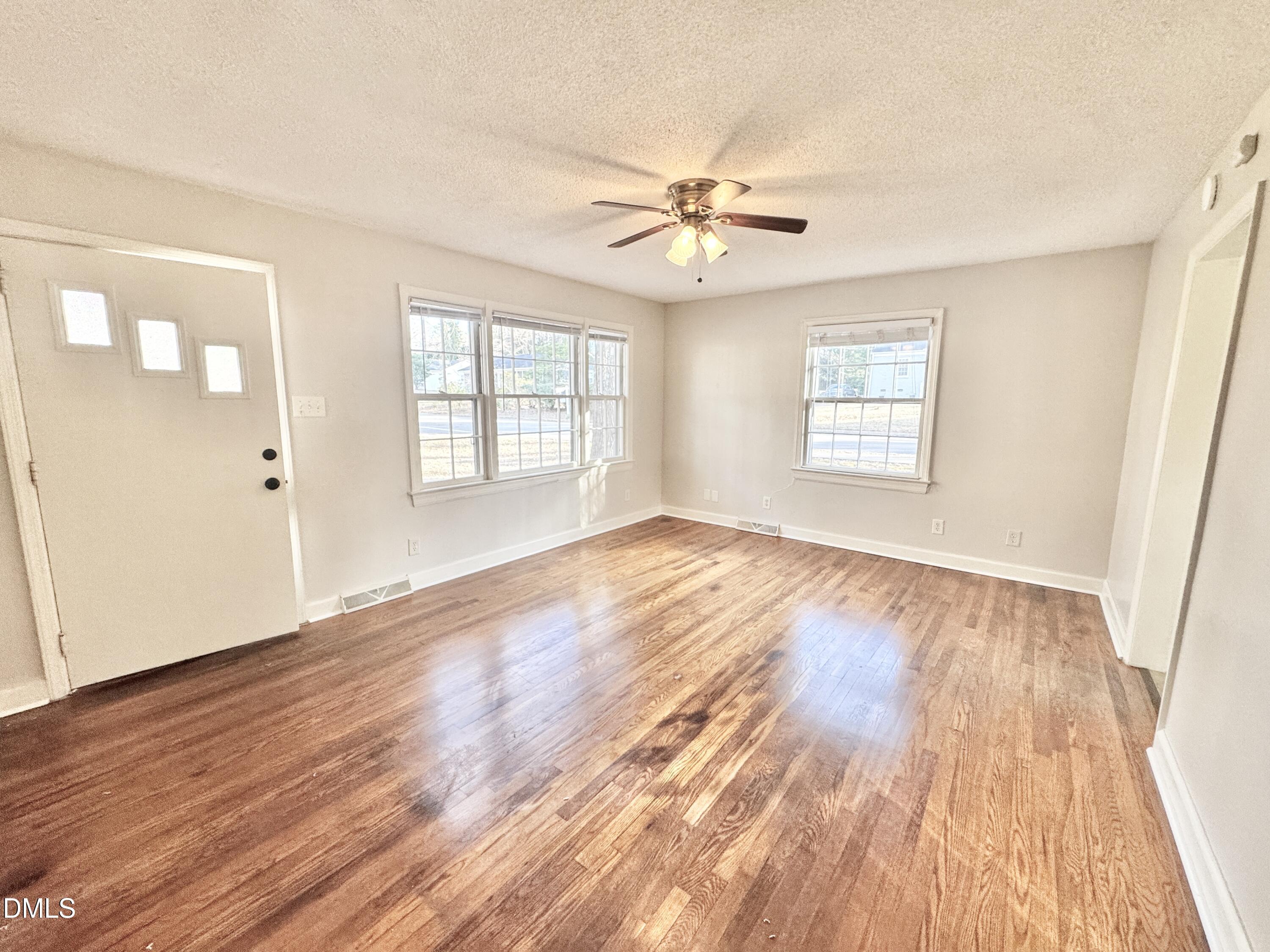 224 Clay Street Cary, NC 27511 - Photo 5 of 21 IMG_9031