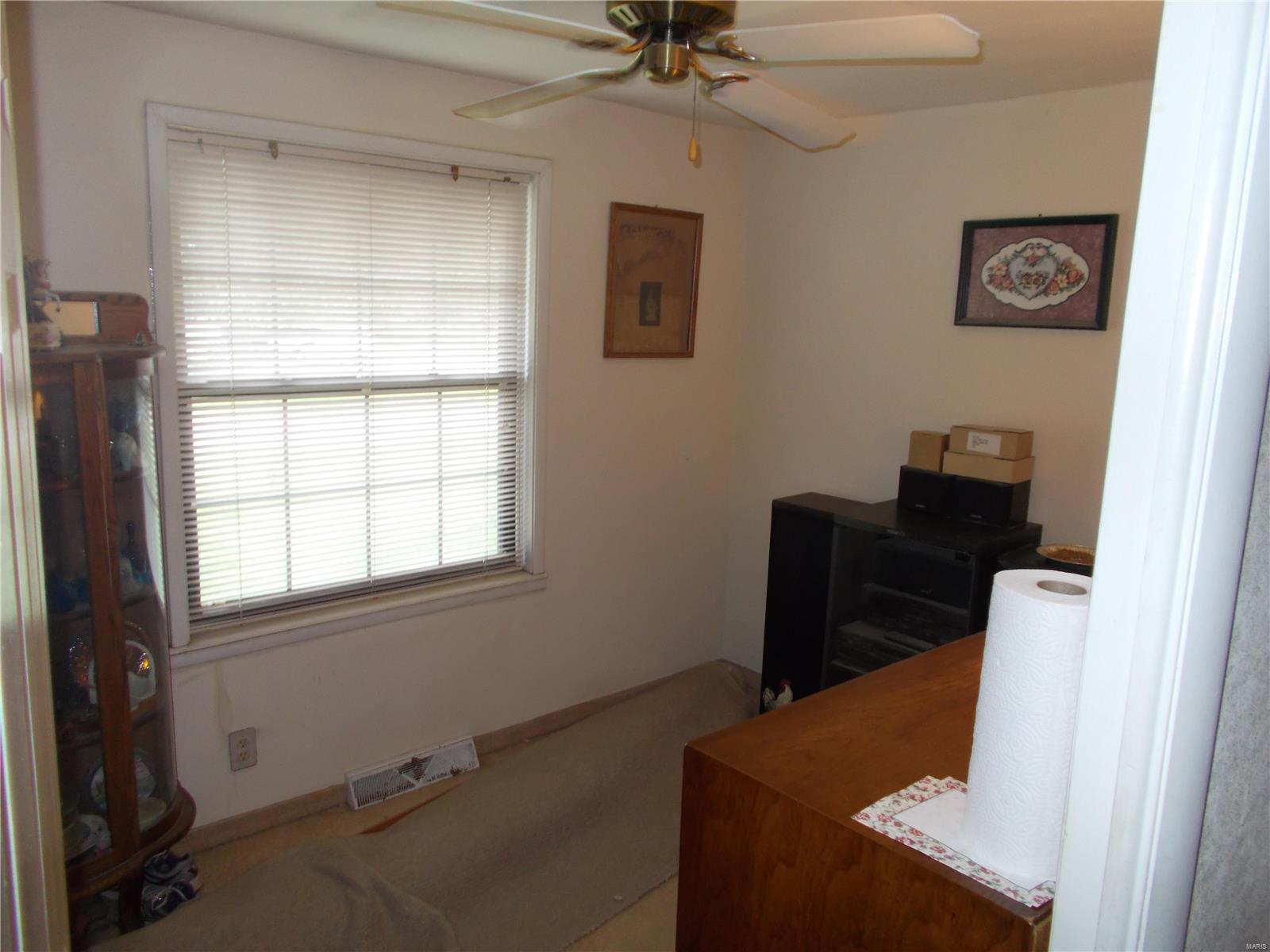 15605 Crow Road Nashville, IL 62263 - Photo 15 of 19