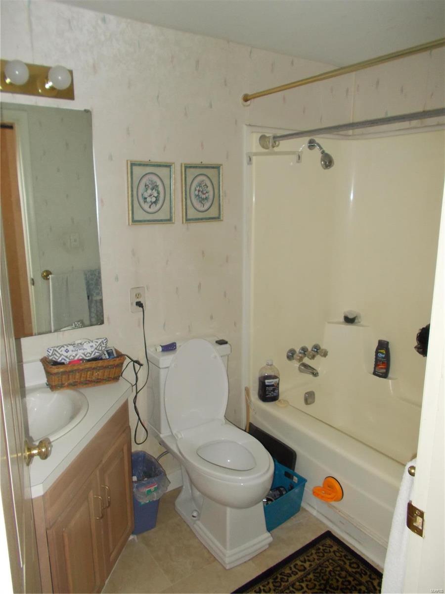 15605 Crow Road Nashville, IL 62263 - Photo 16 of 19