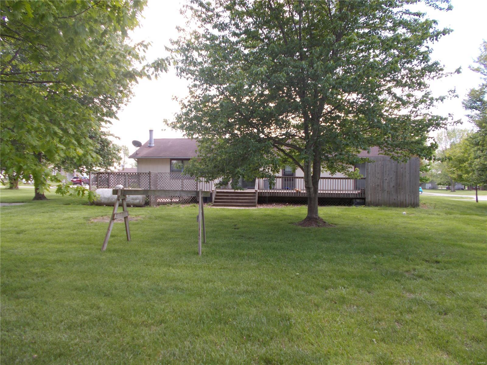 15605 Crow Road Nashville, IL 62263 - Photo 4 of 19