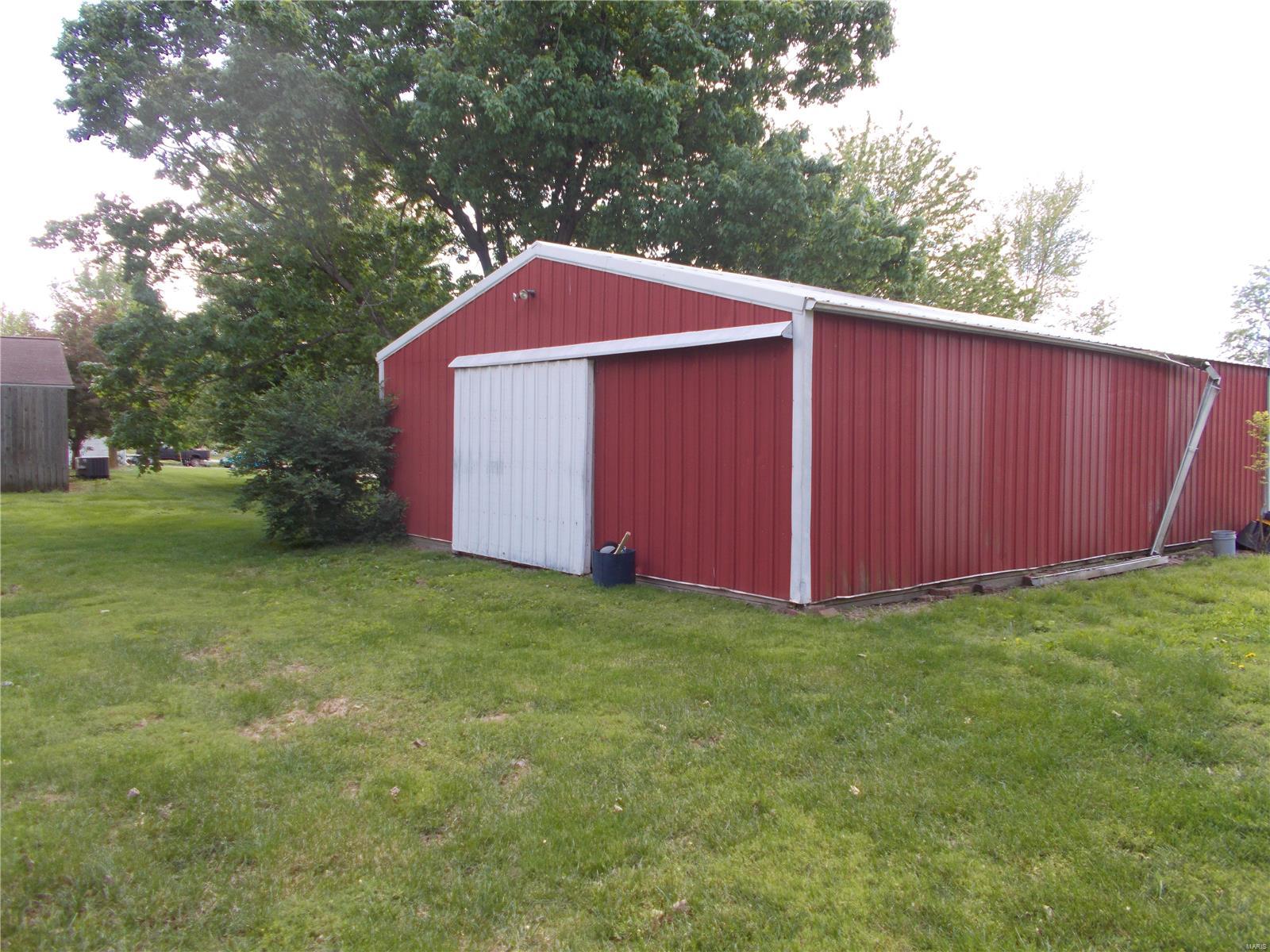 15605 Crow Road Nashville, IL 62263 - Photo 8 of 19