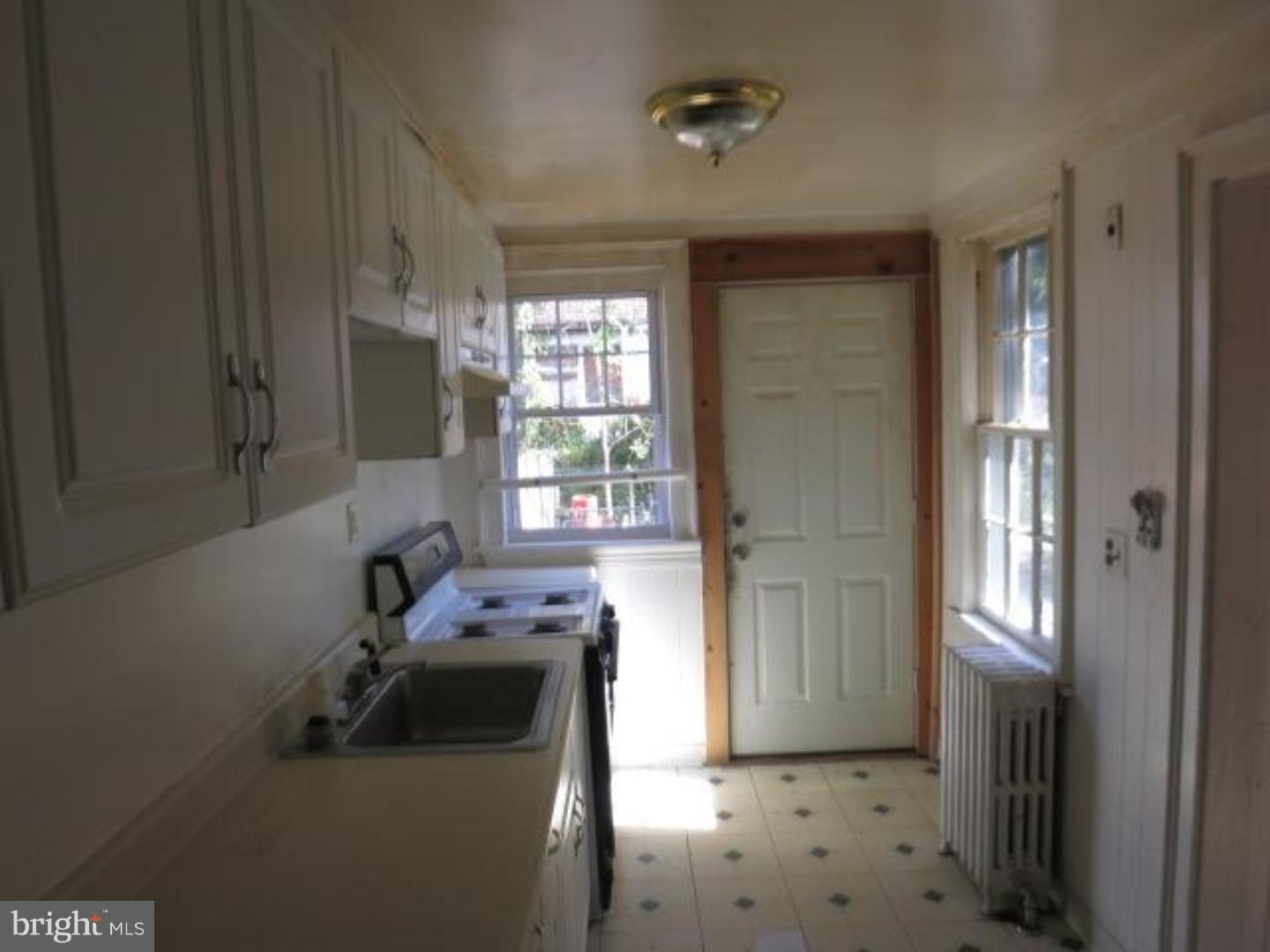 2840 Idaho Road Camden, NJ 08104 - Photo 6 of 11 Kitchen