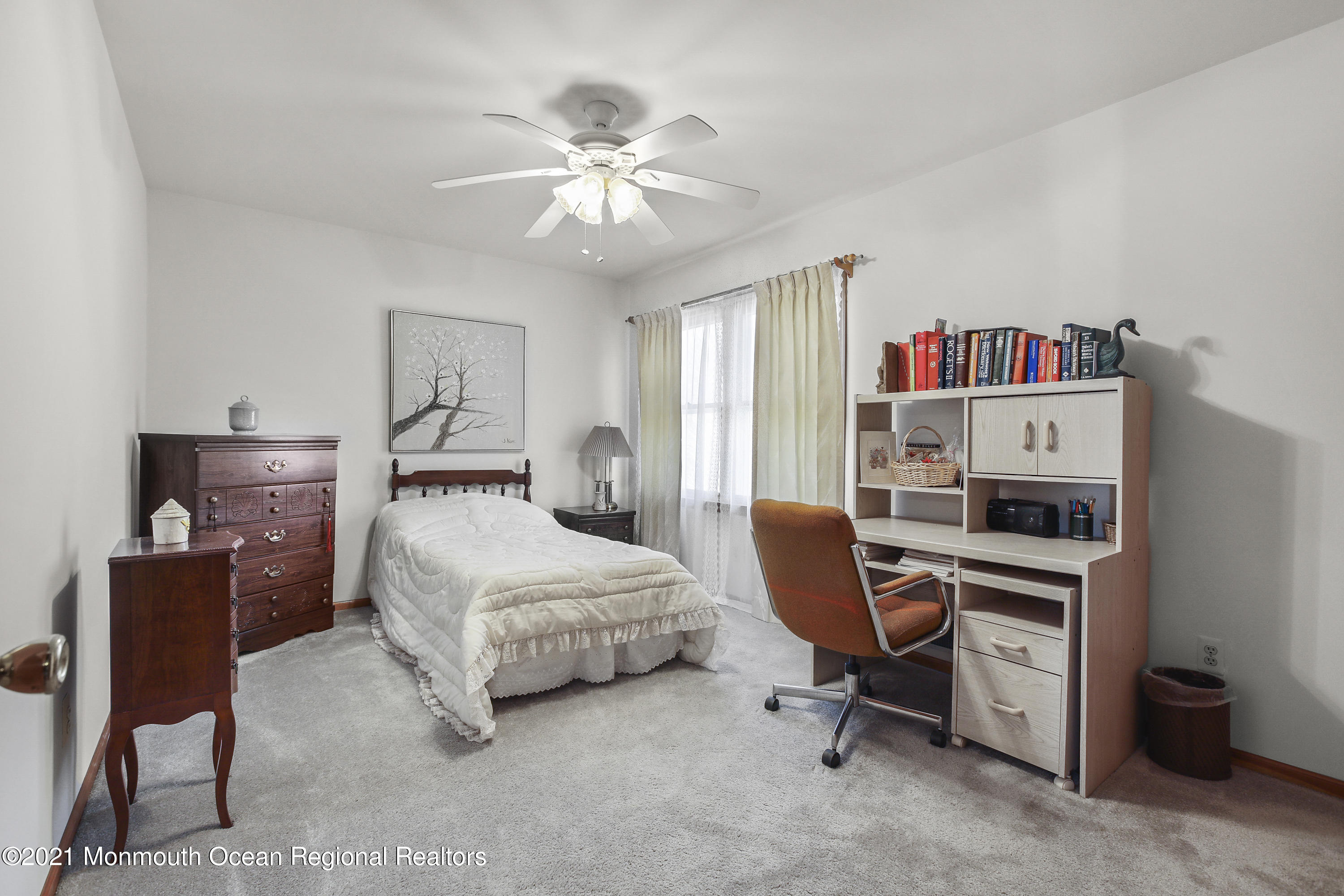 746 Anderson Road Jackson, NJ 08527 - Photo 22 of 33 a bedroom with a workspace