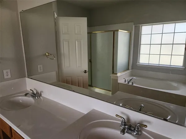 $2,950 | 328 Ashley Place, Murphy, TX 75094