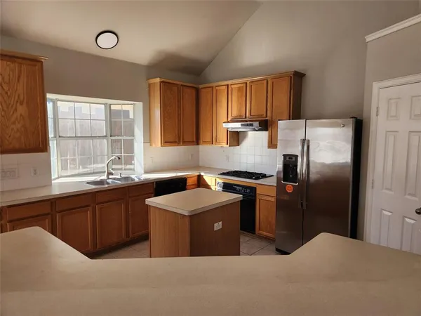 $2,950 | 328 Ashley Place, Murphy, TX 75094