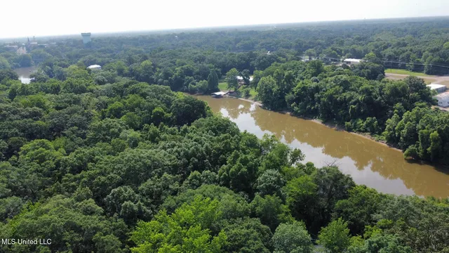 $285,000 | 651 Moores Creek Road, Columbus, MS 39701