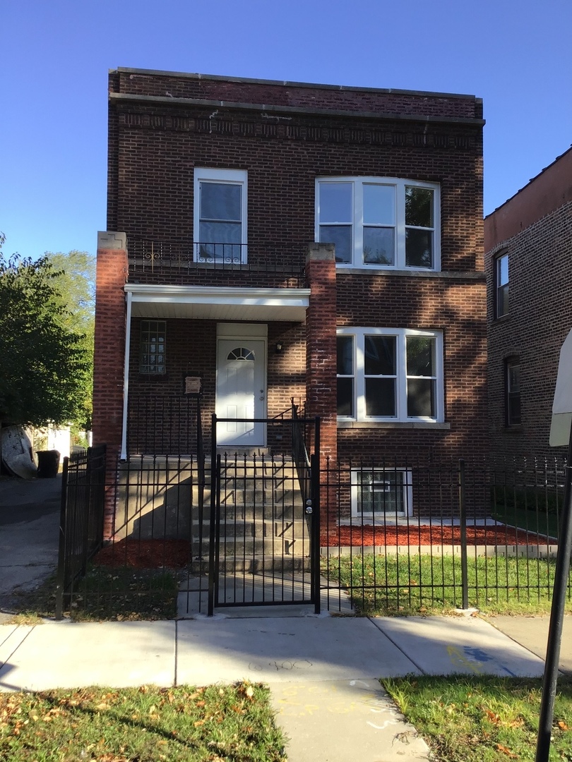 214 East 68th Street Chicago, IL 60637 - Photo 1 of 34