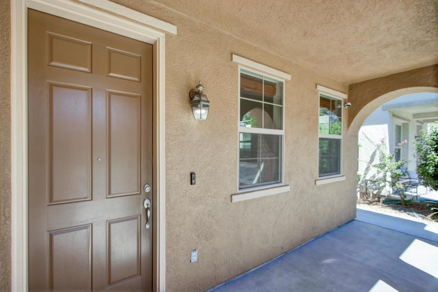 9987 Spring View Way Elk Grove, CA 95757 - Photo 4 of 28