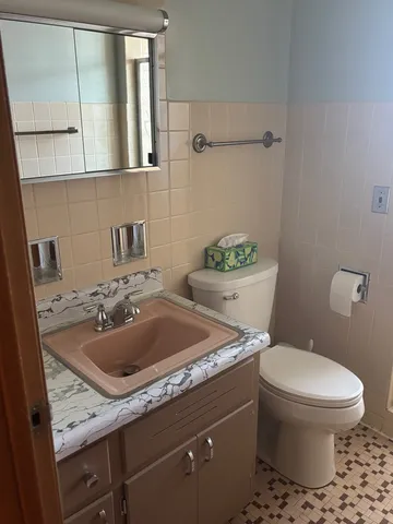 a view of an empty room with a ceiling fan