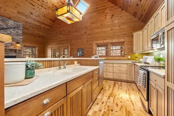 $1,300,000 | 2427 Beede Lake Trail, St. Croix Falls, WI 54024