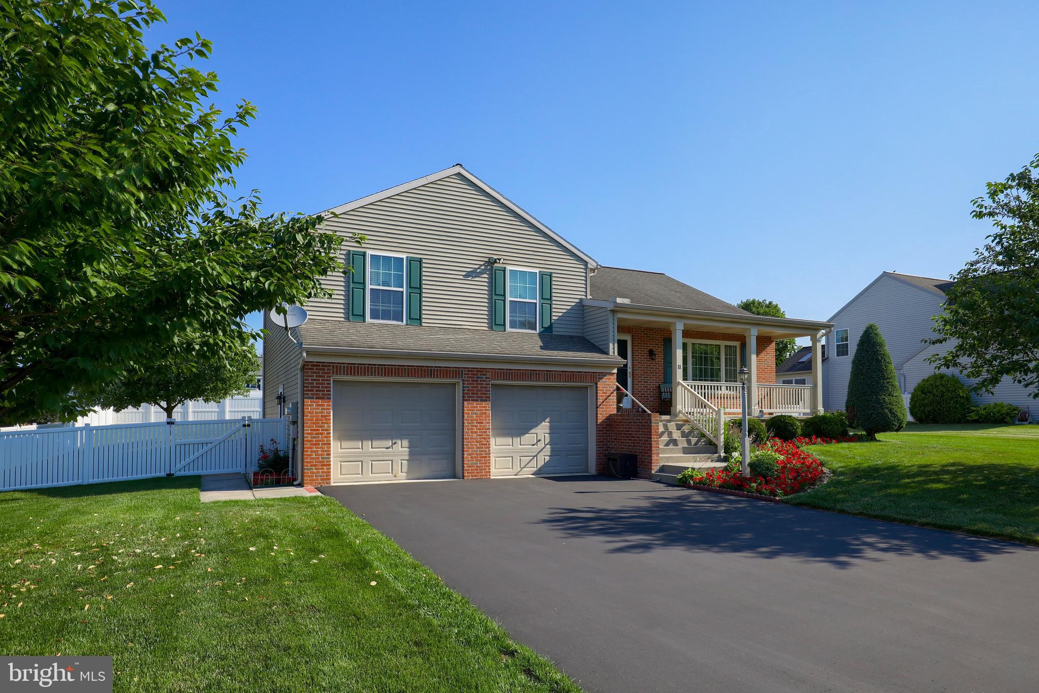 11 Hurst Boulevard Lititz, PA 17543 - Photo 1 of 37