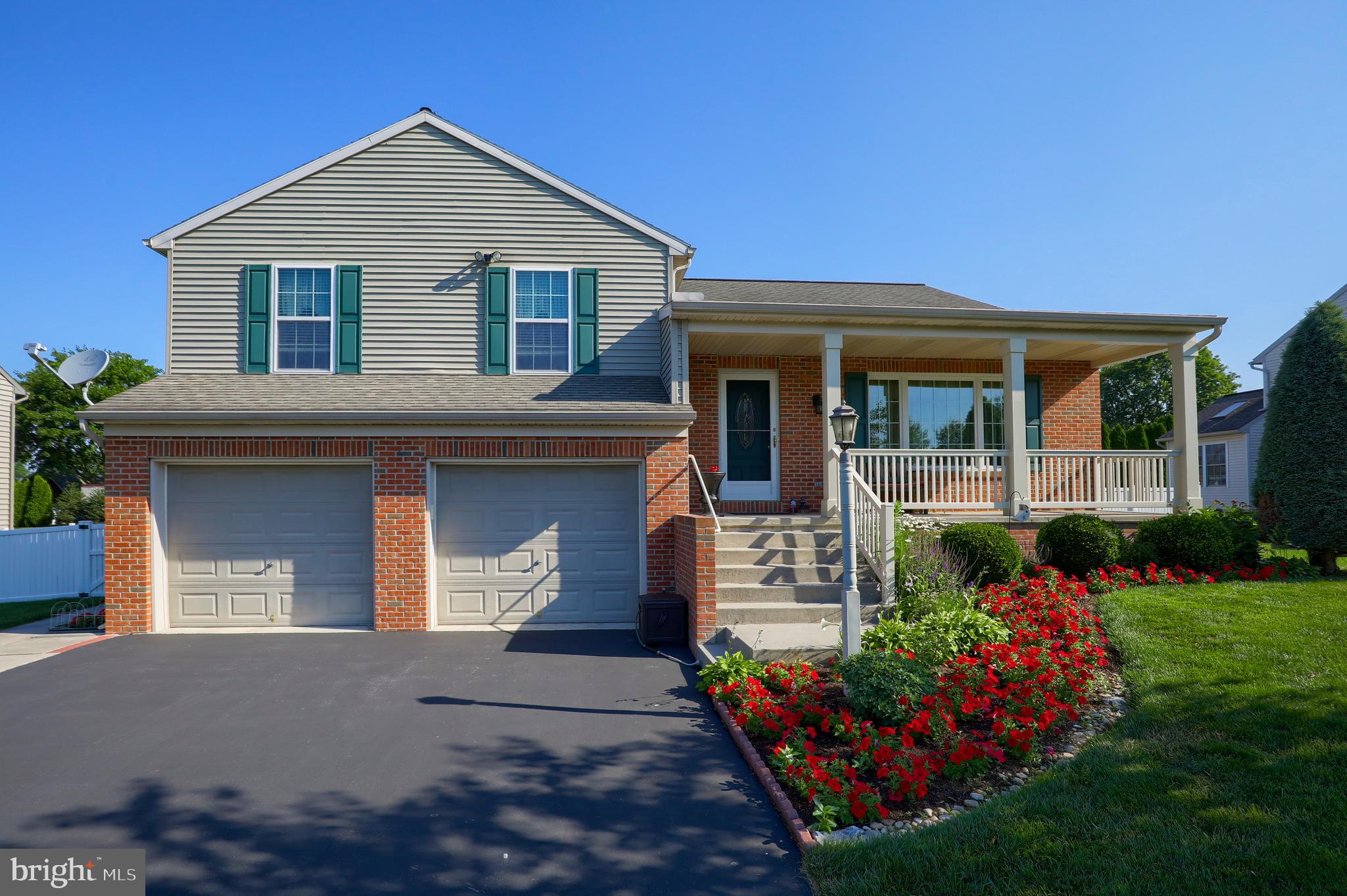 11 Hurst Boulevard Lititz, PA 17543 - Photo 2 of 37