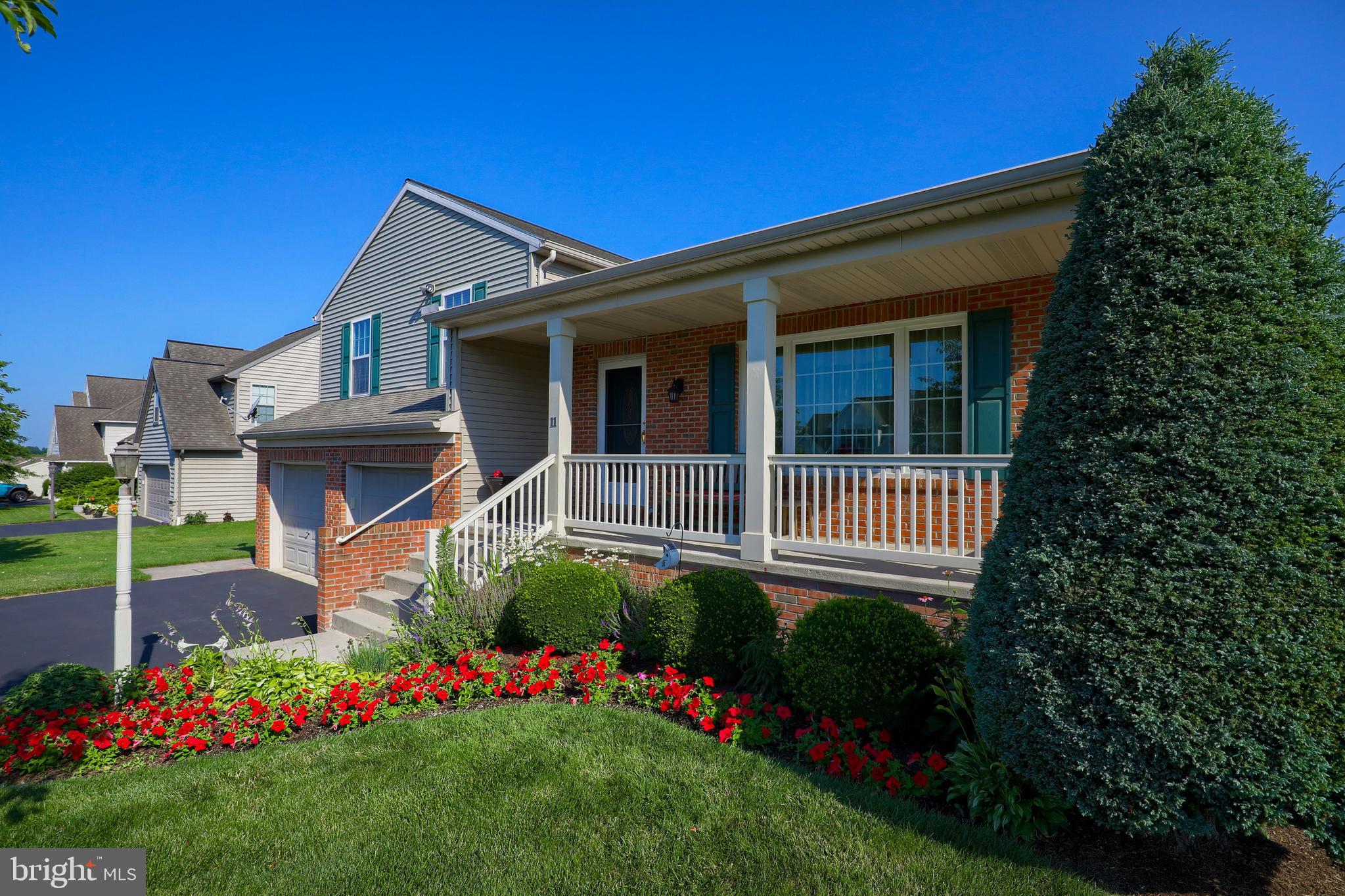 11 Hurst Boulevard Lititz, PA 17543 - Photo 3 of 37