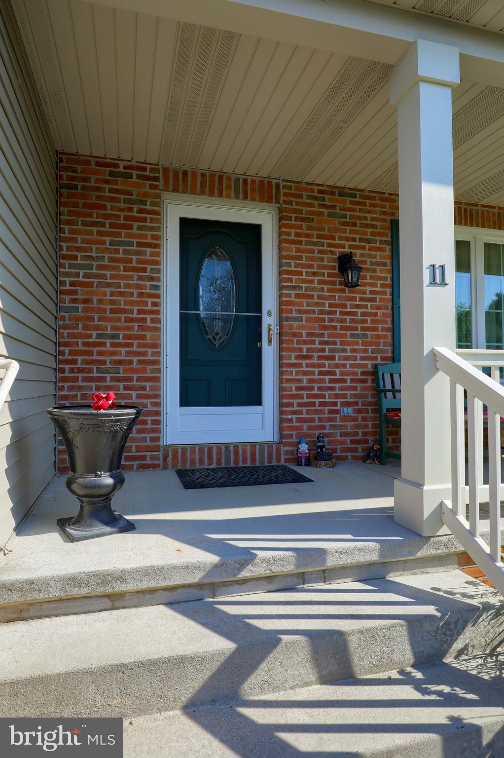 11 Hurst Boulevard Lititz, PA 17543 - Photo 4 of 37