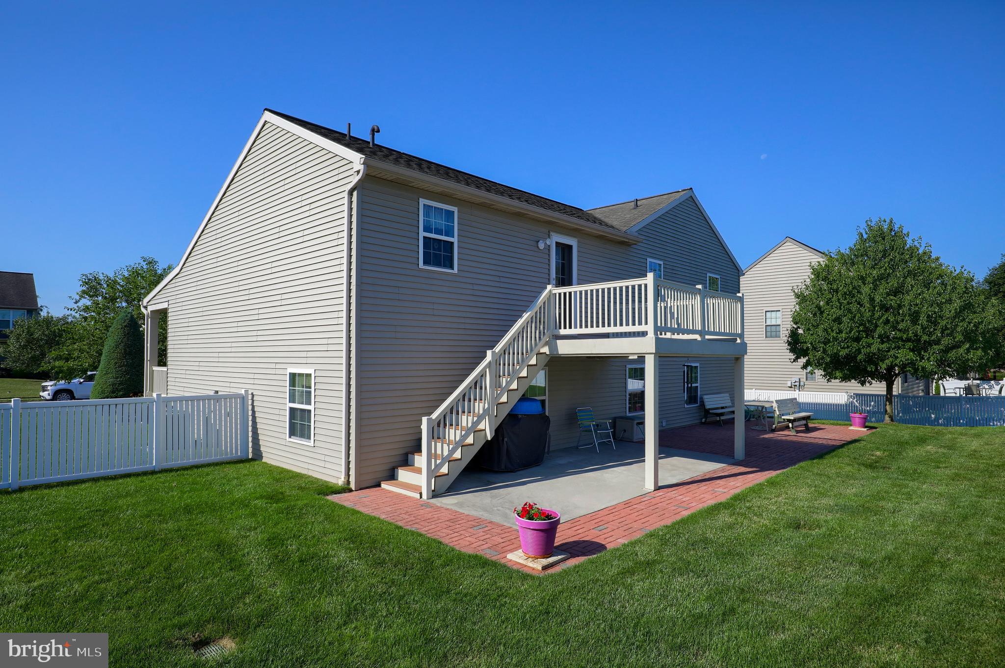 11 Hurst Boulevard Lititz, PA 17543 - Photo 5 of 37