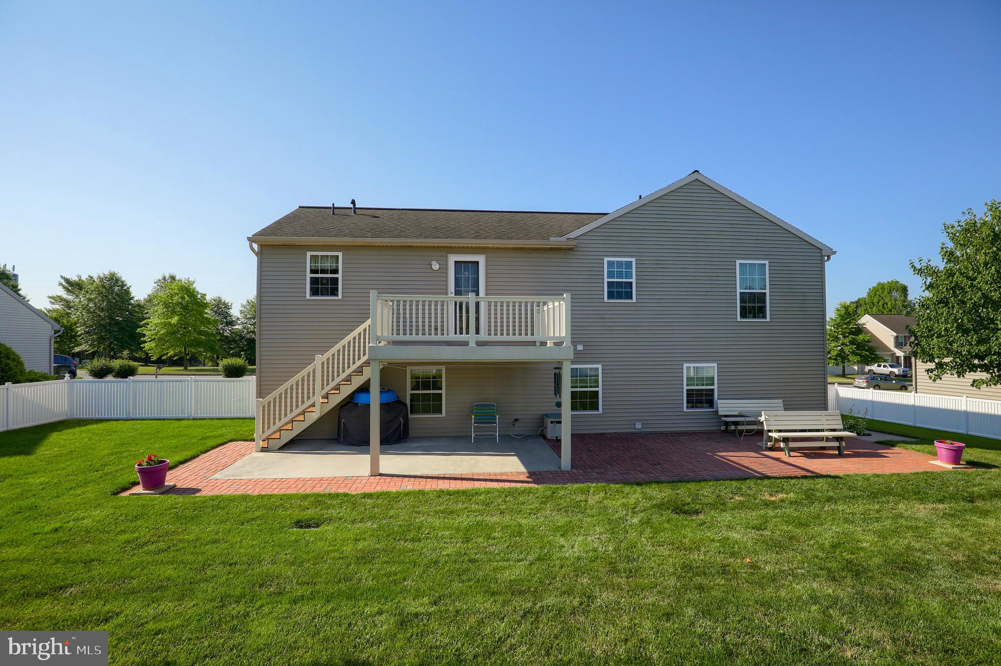 11 Hurst Boulevard Lititz, PA 17543 - Photo 8 of 37