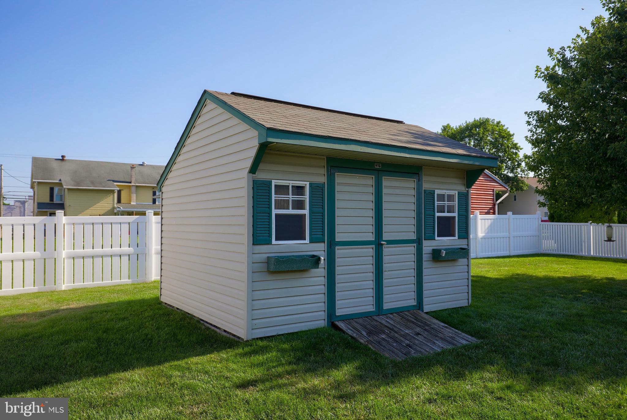 11 Hurst Boulevard Lititz, PA 17543 - Photo 10 of 37
