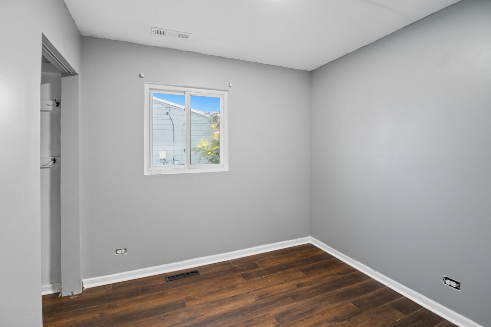 6611 West 83rd Street Burbank, IL 60459 - Photo 13 of 29 a view of an empty room with wooden floor and a window