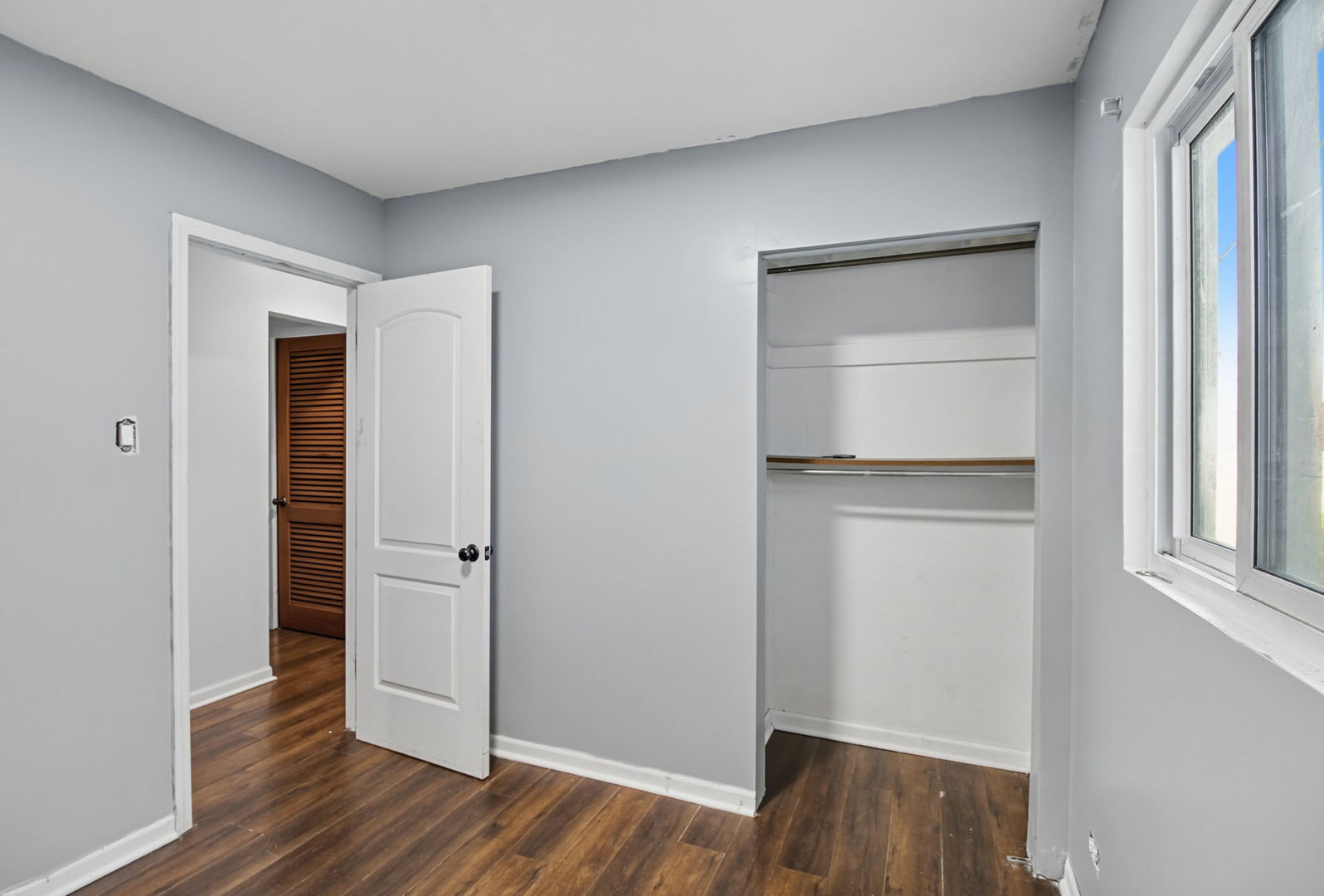 6611 West 83rd Street Burbank, IL 60459 - Photo 14 of 29 an empty room with wooden floor and closet