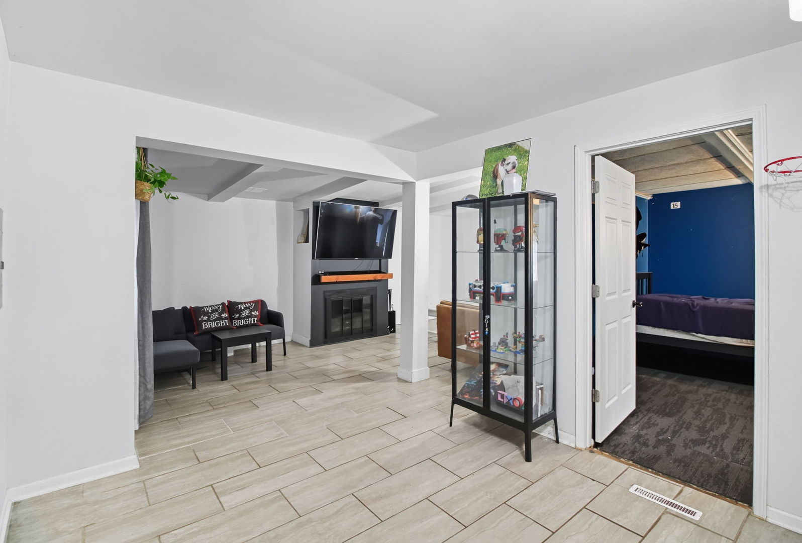 6611 West 83rd Street Burbank, IL 60459 - Photo 19 of 29 a view of living room filled with furniture and furniture