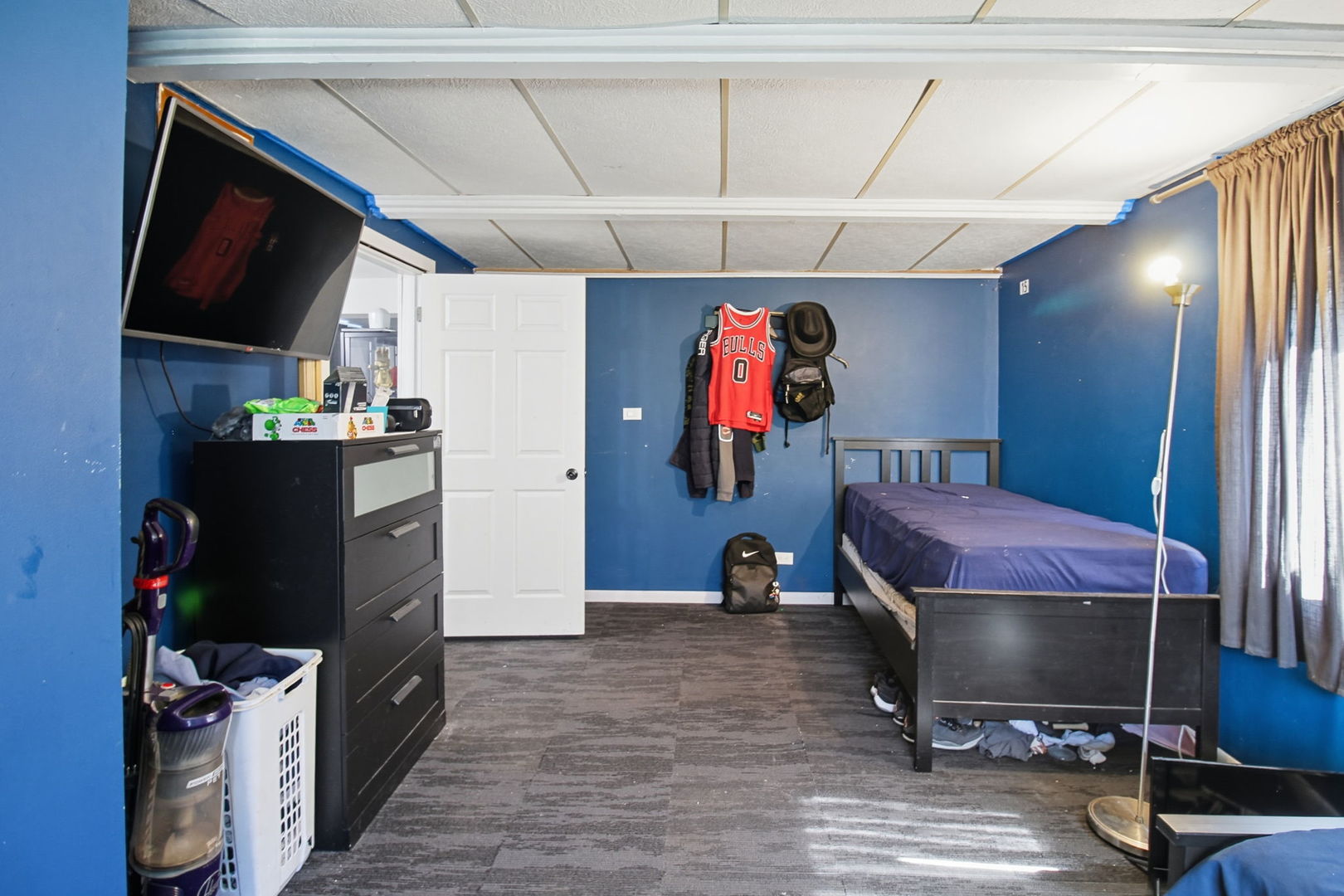 6611 West 83rd Street Burbank, IL 60459 - Photo 20 of 29 a view of a room with gym equipment