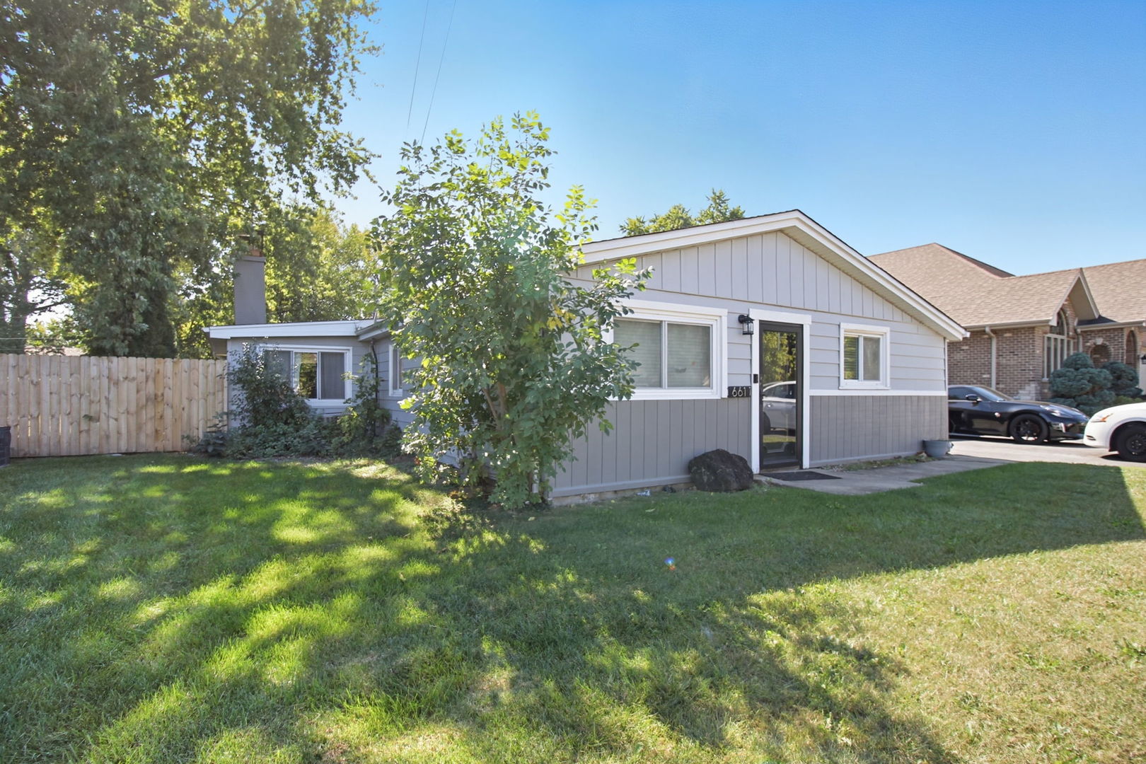 6611 West 83rd Street Burbank, IL 60459 - Photo 3 of 29 a view of a house with a yard