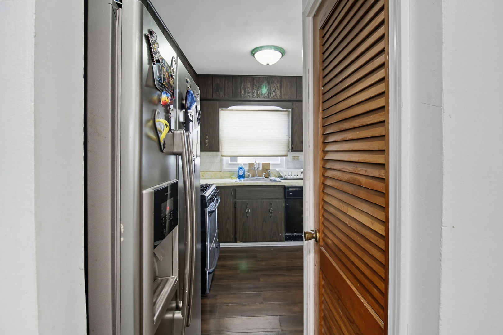 6611 West 83rd Street Burbank, IL 60459 - Photo 10 of 29 a bathroom with a sink and a mirror